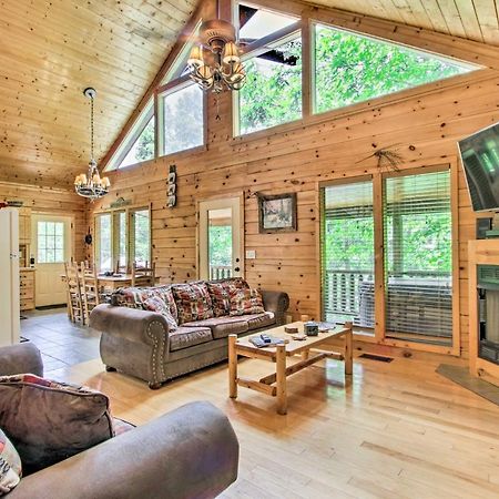Cabin With Hot Tub And Deck About 12 Mi To Pigeon Forge! Sevierville Ngoại thất bức ảnh
