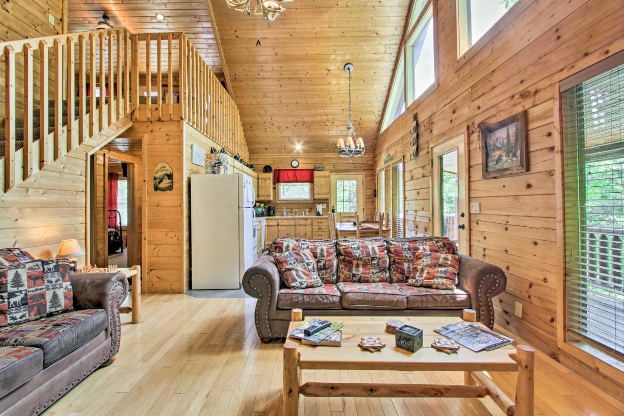 Cabin With Hot Tub And Deck About 12 Mi To Pigeon Forge! Sevierville Ngoại thất bức ảnh