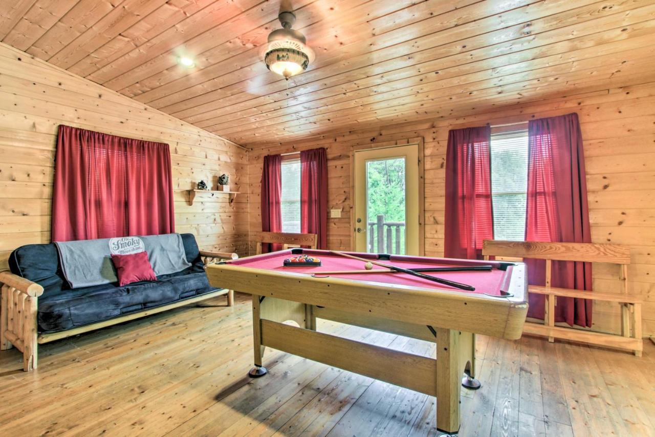 Cabin With Hot Tub And Deck About 12 Mi To Pigeon Forge! Sevierville Ngoại thất bức ảnh