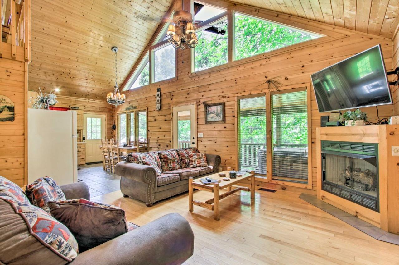 Cabin With Hot Tub And Deck About 12 Mi To Pigeon Forge! Sevierville Ngoại thất bức ảnh