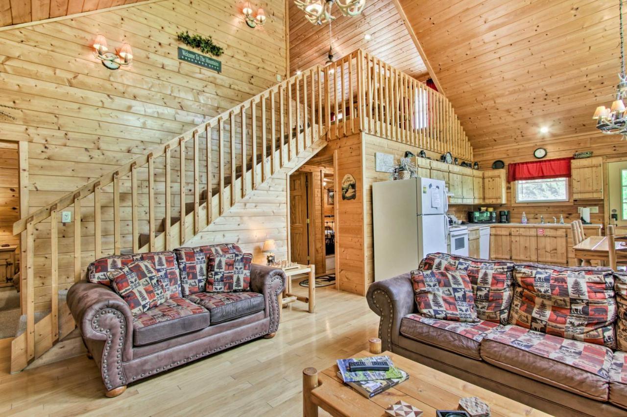 Cabin With Hot Tub And Deck About 12 Mi To Pigeon Forge! Sevierville Ngoại thất bức ảnh