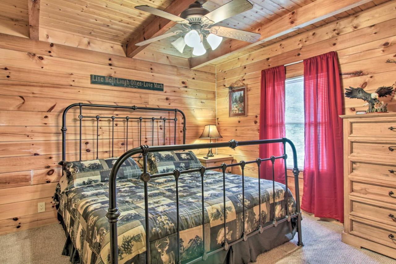 Cabin With Hot Tub And Deck About 12 Mi To Pigeon Forge! Sevierville Ngoại thất bức ảnh
