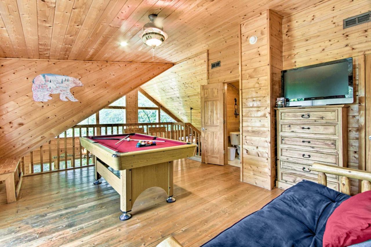 Cabin With Hot Tub And Deck About 12 Mi To Pigeon Forge! Sevierville Ngoại thất bức ảnh