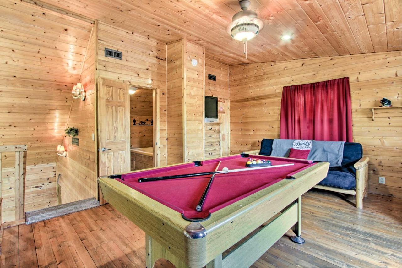 Cabin With Hot Tub And Deck About 12 Mi To Pigeon Forge! Sevierville Ngoại thất bức ảnh