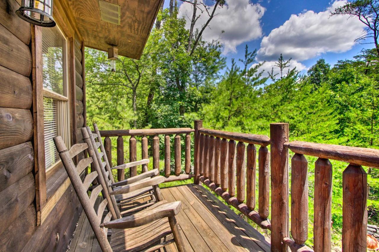Cabin With Hot Tub And Deck About 12 Mi To Pigeon Forge! Sevierville Ngoại thất bức ảnh