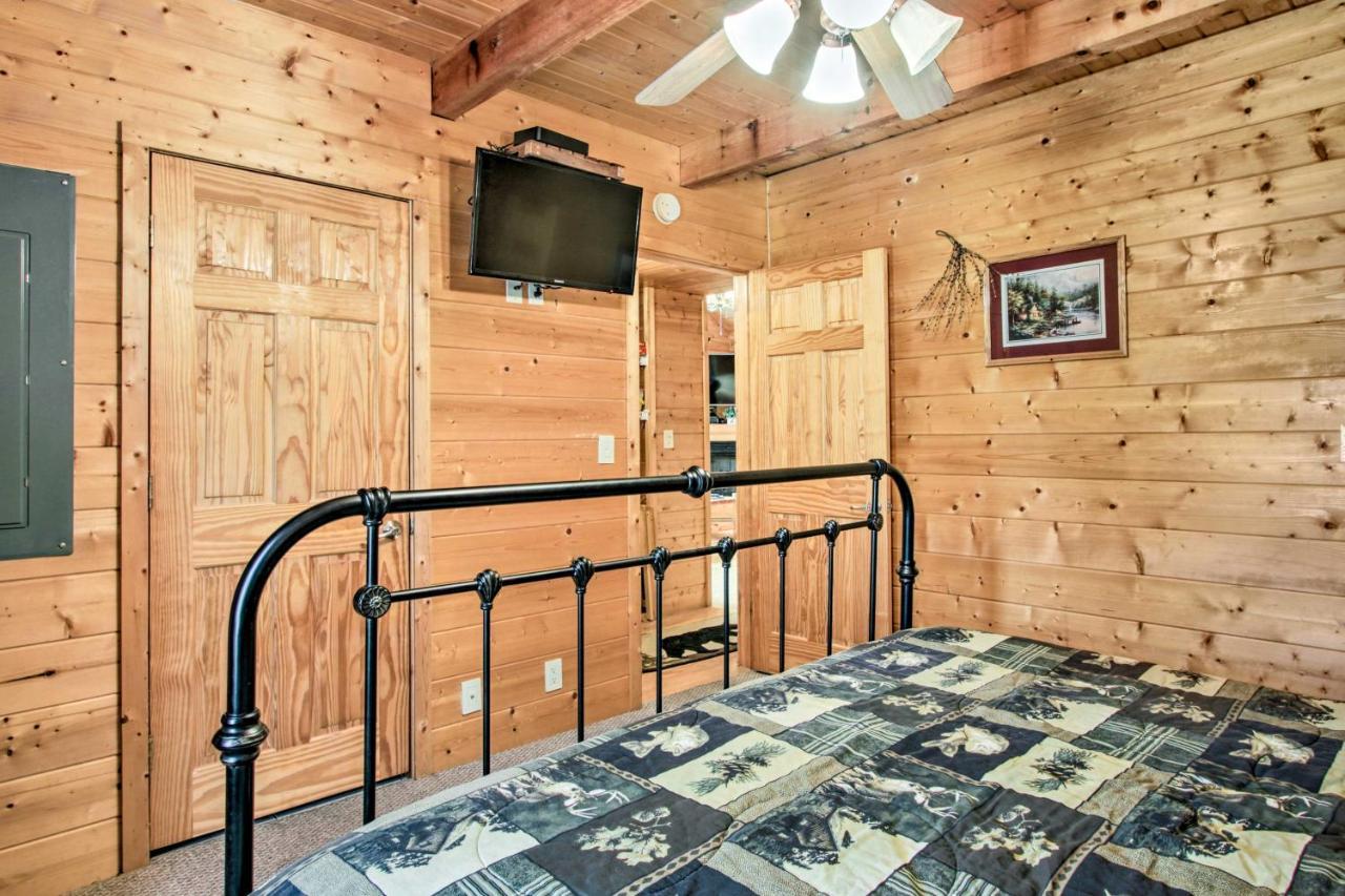 Cabin With Hot Tub And Deck About 12 Mi To Pigeon Forge! Sevierville Ngoại thất bức ảnh