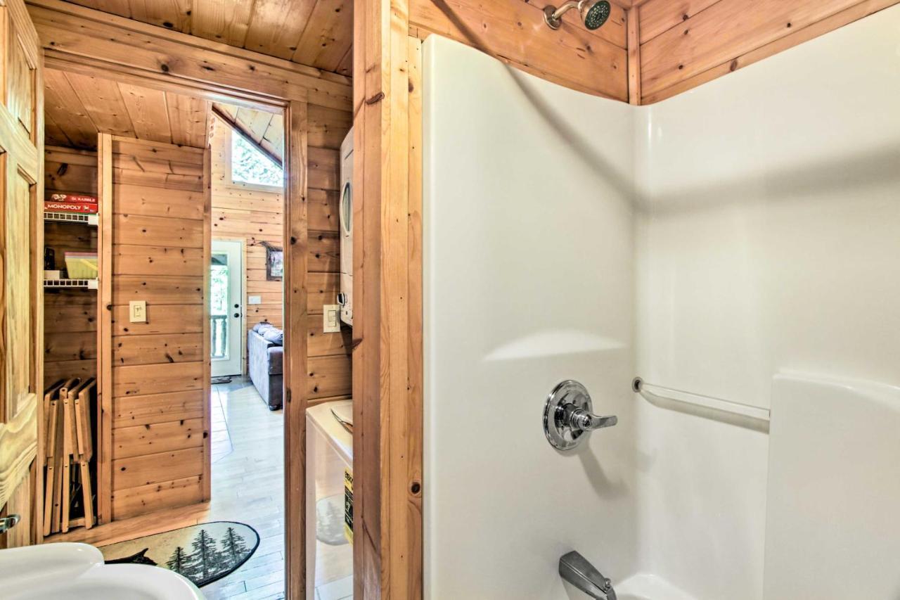 Cabin With Hot Tub And Deck About 12 Mi To Pigeon Forge! Sevierville Ngoại thất bức ảnh